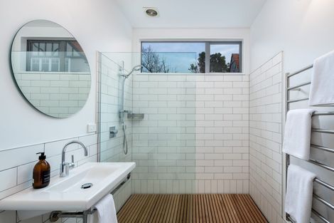 Photo of property in 33a Stanley Point Road, Stanley Point, Auckland, 0624