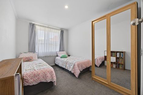 Photo of property in 2/47 Larne Avenue, Pakuranga Heights, Auckland, 2010