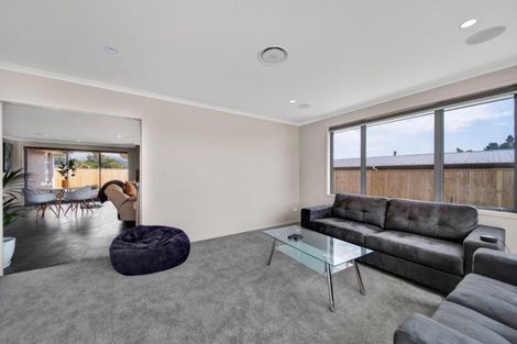 Photo of property in 33 Honeyfield Drive, Whalers Gate, New Plymouth, 4310