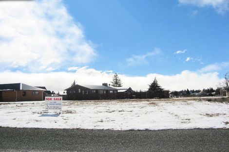 Photo of property in 2 Irishman Drive, Twizel, 7901
