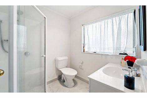 Photo of property in 2/5 Anne Road, Hillcrest, Auckland, 0627