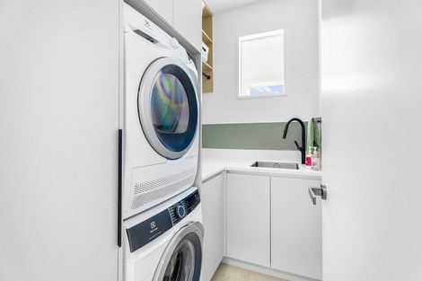 Photo of property in 6 Dorchester Place, Orewa, 0931