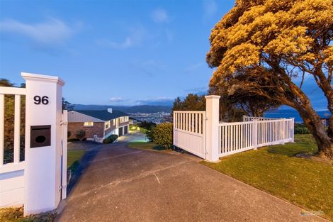 Photo of property in 96 Dowse Drive, Maungaraki, Lower Hutt, 5010