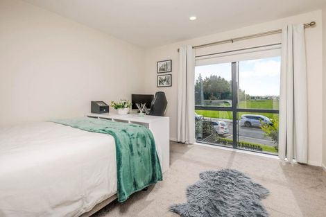 Photo of property in 83 Walsh Road, Papakura, 2110