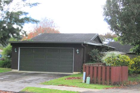 Photo of property in 16a Borrowdace Avenue, Botany Downs, Auckland, 2010