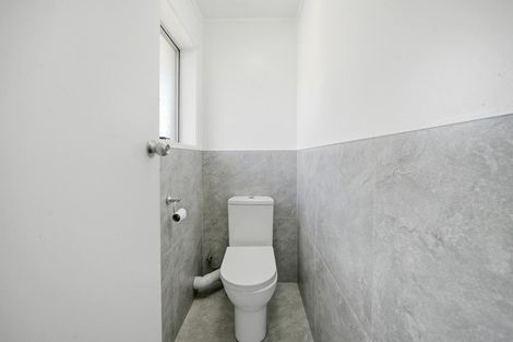 Photo of property in 3/70 Kaurilands Road, Titirangi, Auckland, 0604
