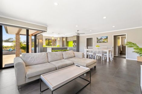 Photo of property in 165b Oraha Road, Kumeu, 0892