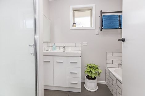 Photo of property in 18 Baffin Grove, Kingston, Wellington, 6021