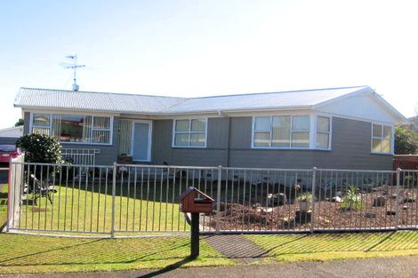 Photo of property in 14 Halberg Street, Papakura, 2110