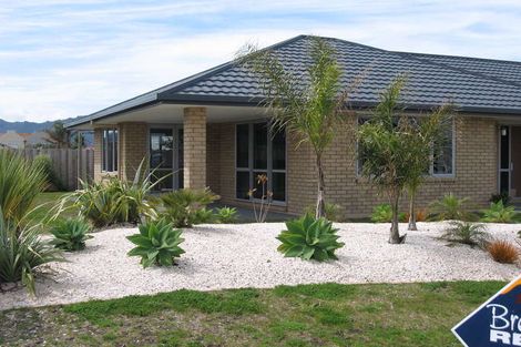 Photo of property in 15 Hoihere Drive, One Tree Point, 0118