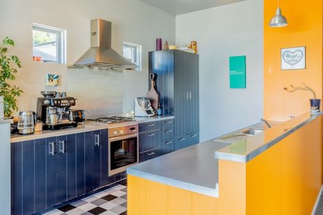 Photo of property in 2 Cornwall Road, Lyttelton, 8082