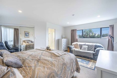 Photo of property in 10 Mistral Place, West Harbour, Auckland, 0618