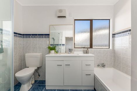 Photo of property in 21 Landsdowne Terrace, Karori, Wellington, 6012