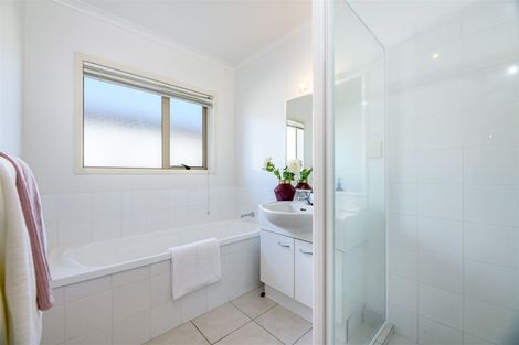 Photo of property in 8 Brookwood Drive, Henderson, Auckland, 0612