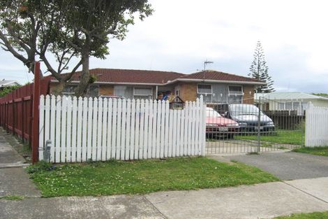 Photo of property in 16 Convair Crescent, Mangere, Auckland, 2022