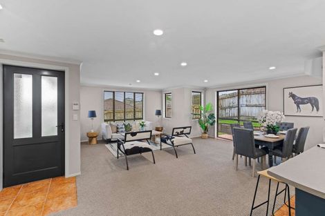 Photo of property in 24 Mt Lebanon Crescent, The Gardens, Auckland, 2105