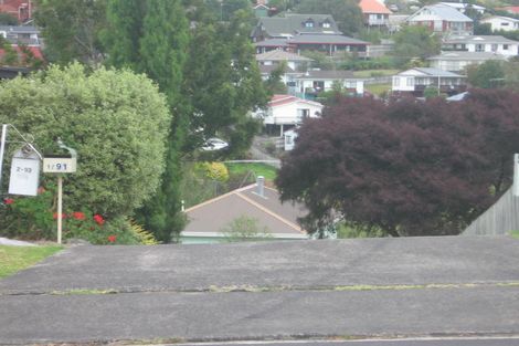 Photo of property in 2/93 Athena Drive, Totara Vale, Auckland, 0629