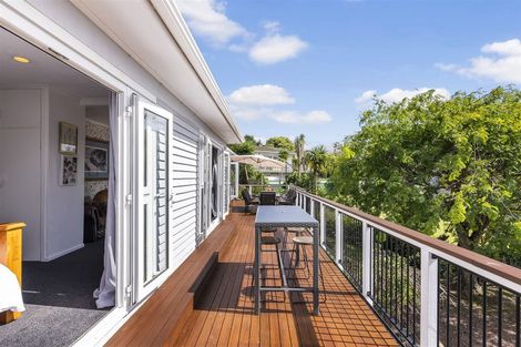 Photo of property in 76 Marine Parade, Mellons Bay, Auckland, 2014