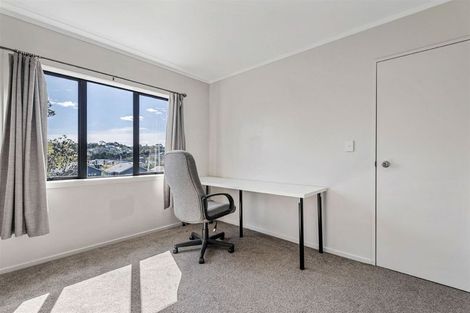 Photo of property in 1/5 John Jennings Drive, Oteha, Auckland, 0632