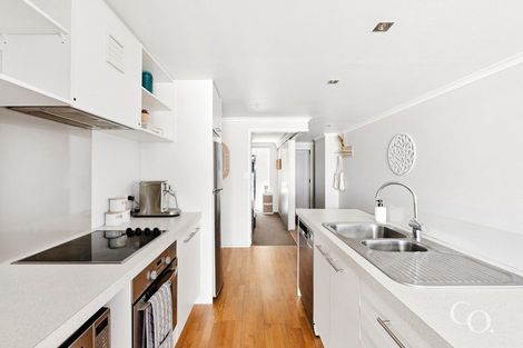 Photo of property in Algarve Apartments, 213/332 Maunganui Road, Mount Maunganui, 3116