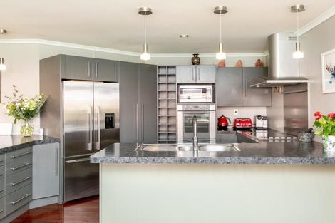 Photo of property in 73 Hikanui Drive, Havelock North, 4130