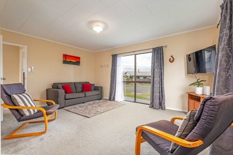 Photo of property in 19 Gladys Place, Kelvin Grove, Palmerston North, 4414