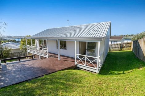 Photo of property in 2/26 Barbados Drive, Unsworth Heights, Auckland, 0632