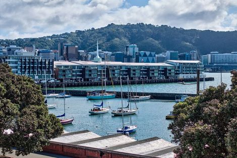 Photo of property in 122 Oriental Parade, Oriental Bay, Wellington, 6011