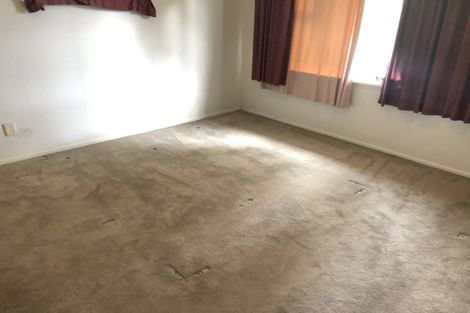 Photo of property in 100 Gossamer Drive, Pakuranga Heights, Auckland, 2010