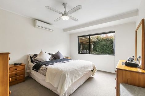 Photo of property in 2/6 Fernlea Rise, Bayview, Auckland, 0629