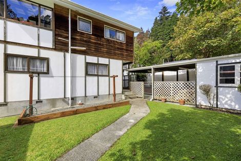 Photo of property in 476 Stokes Valley Road, Stokes Valley, Lower Hutt, 5019