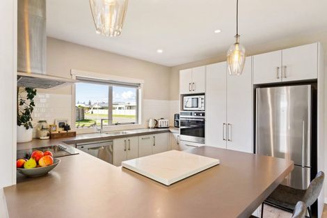 Photo of property in 34 Waimakariri Drive, Te Awa, Napier, 4110