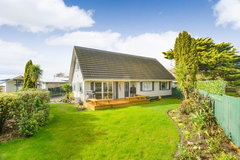 Photo of property in 17 Hilton Grove, Kelvin Grove, Palmerston North, 4414