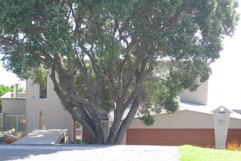 Photo of property in 2/53 Churchill Road, Murrays Bay, Auckland, 0630