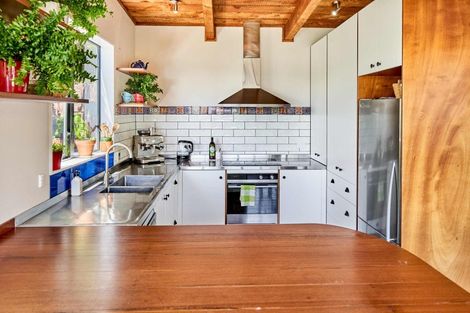 Photo of property in 82 Paremata Road, Paremata, Porirua, 5024