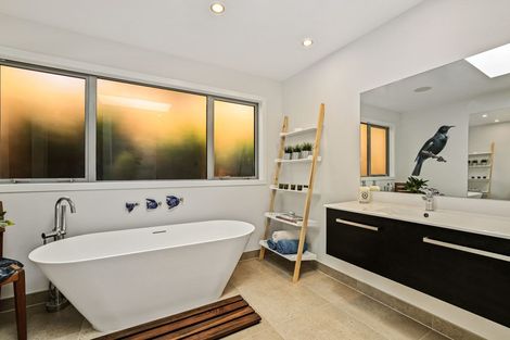 Photo of property in 8 De Thier Lane, Richmond Hill, Christchurch, 8081