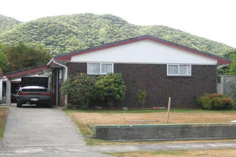 Photo of property in 22 Omaha Grove, Totara Park, Upper Hutt, 5018
