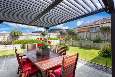 Photo of property in 18 Mcewen Crescent, Riverstone Terraces, Upper Hutt, 5018