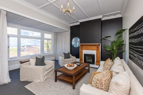 Photo of property in 10 Cobden Road, Bluff Hill, Napier, 4110