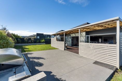 Photo of property in 12 Monaco Grove, Fitzherbert, Palmerston North, 4410
