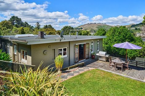 Photo of property in 1 Victory Crescent, Tawa, Wellington, 5028