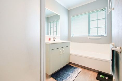 Photo of property in 1/2 Spriggs Crescent, Greenmeadows, Napier, 4112