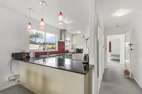 Photo of property in 25 Glennandrew Drive, Half Moon Bay, Auckland, 2012