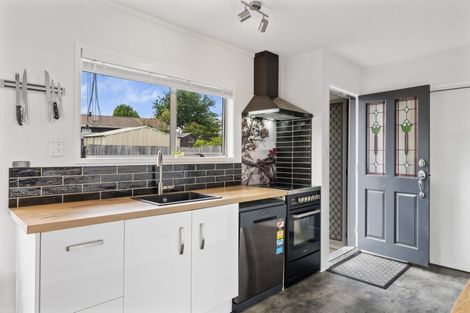 Photo of property in 35 Otupai Street, Two Mile Bay, Taupo, 3330