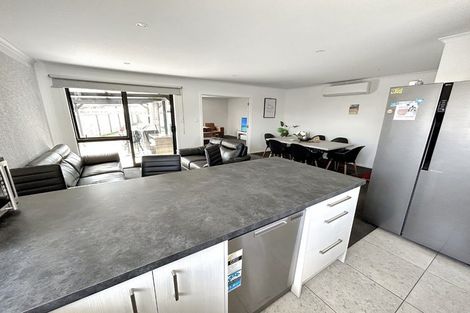 Photo of property in 26 Sardinia Grove, Fitzherbert, Palmerston North, 4410