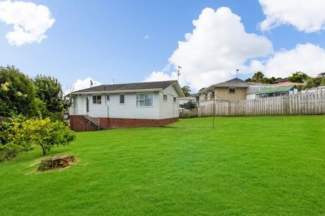 Photo of property in 7 Verena Place, Green Bay, Auckland, 0604