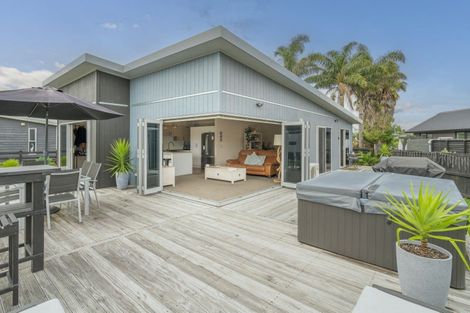 Photo of property in 10 Rena Place, Whitianga, 3510