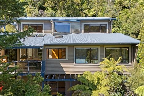 Photo of property in 136 Cheviot Road, Lowry Bay, Lower Hutt, 5013