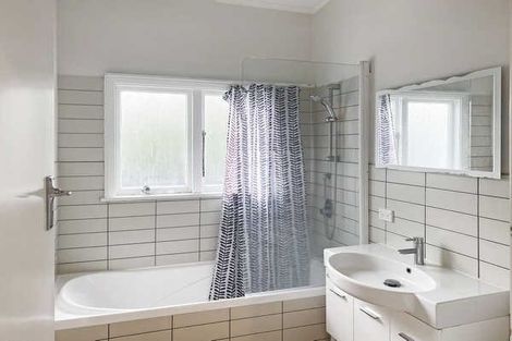 Photo of property in 142 Memorial Avenue, Burnside, Christchurch, 8053