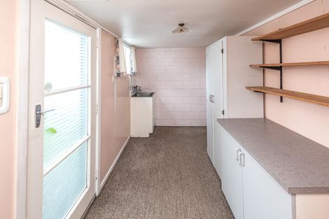 Photo of property in 3/5 Saint Leonard Street, Saint Johns Hill, Whanganui, 4501